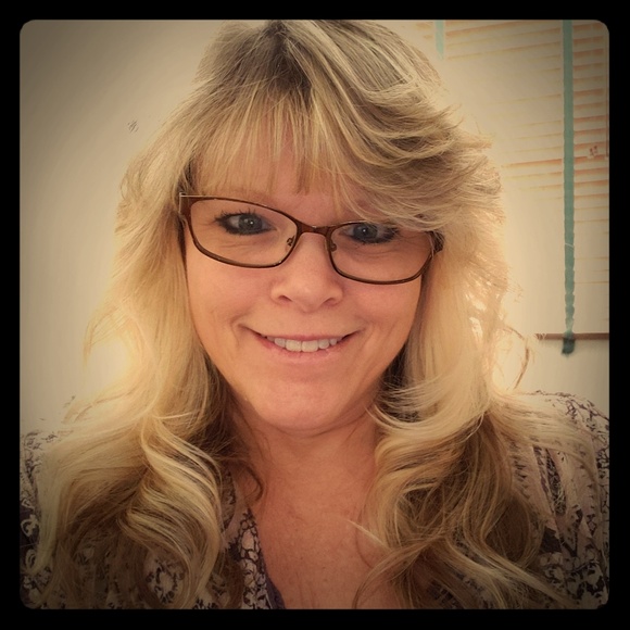 Meet your Posher, Debbie - Picture 1 of 1